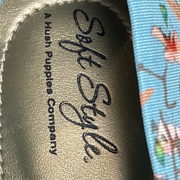 Soft Style by Hush Puppies Flats. Blue Floral Bird Design. Size 8.5. Like New! - Picture 9 of 10
